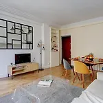 Bnbnook - Charming 1Br With Eiffel Tower View
