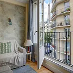 Bnbnook - Charming 1Br With Eiffel Tower View
