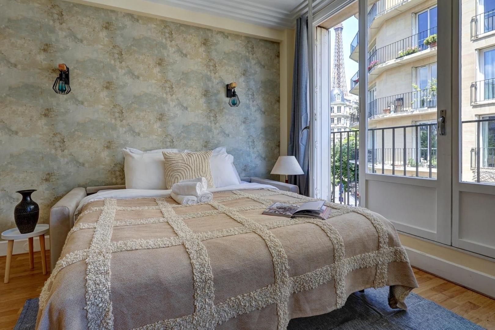 Bnbnook - Charming 1br With Eiffel Tower View *