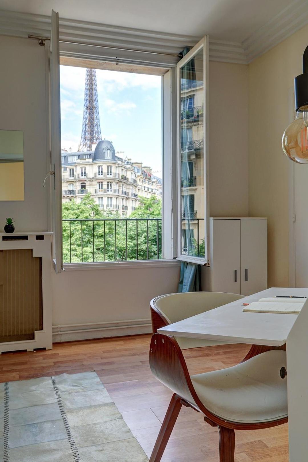 Bnbnook - Charming 1br With Eiffel Tower View *