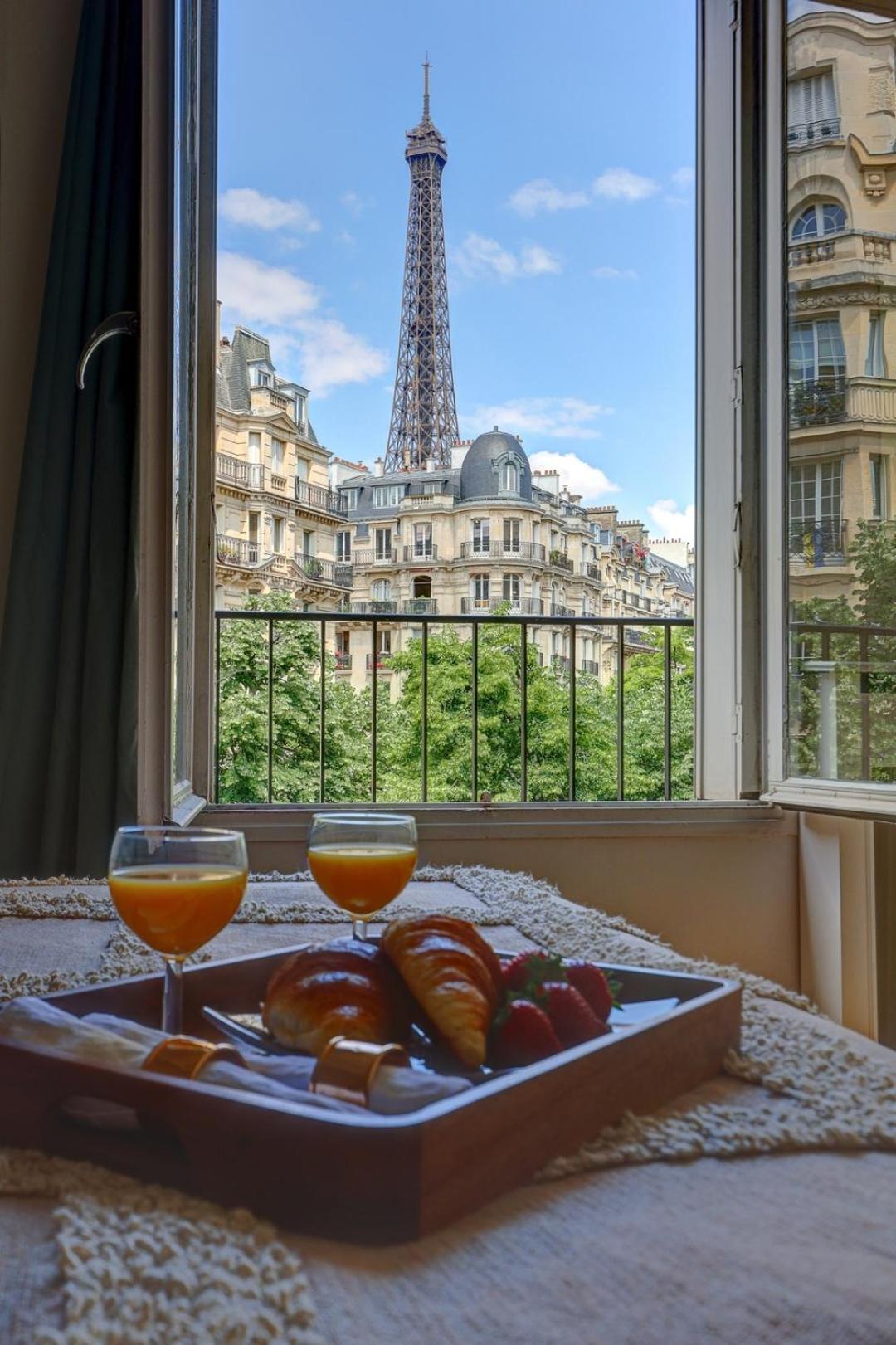 Bnbnook - Charming 1br With Eiffel Tower View Apartment