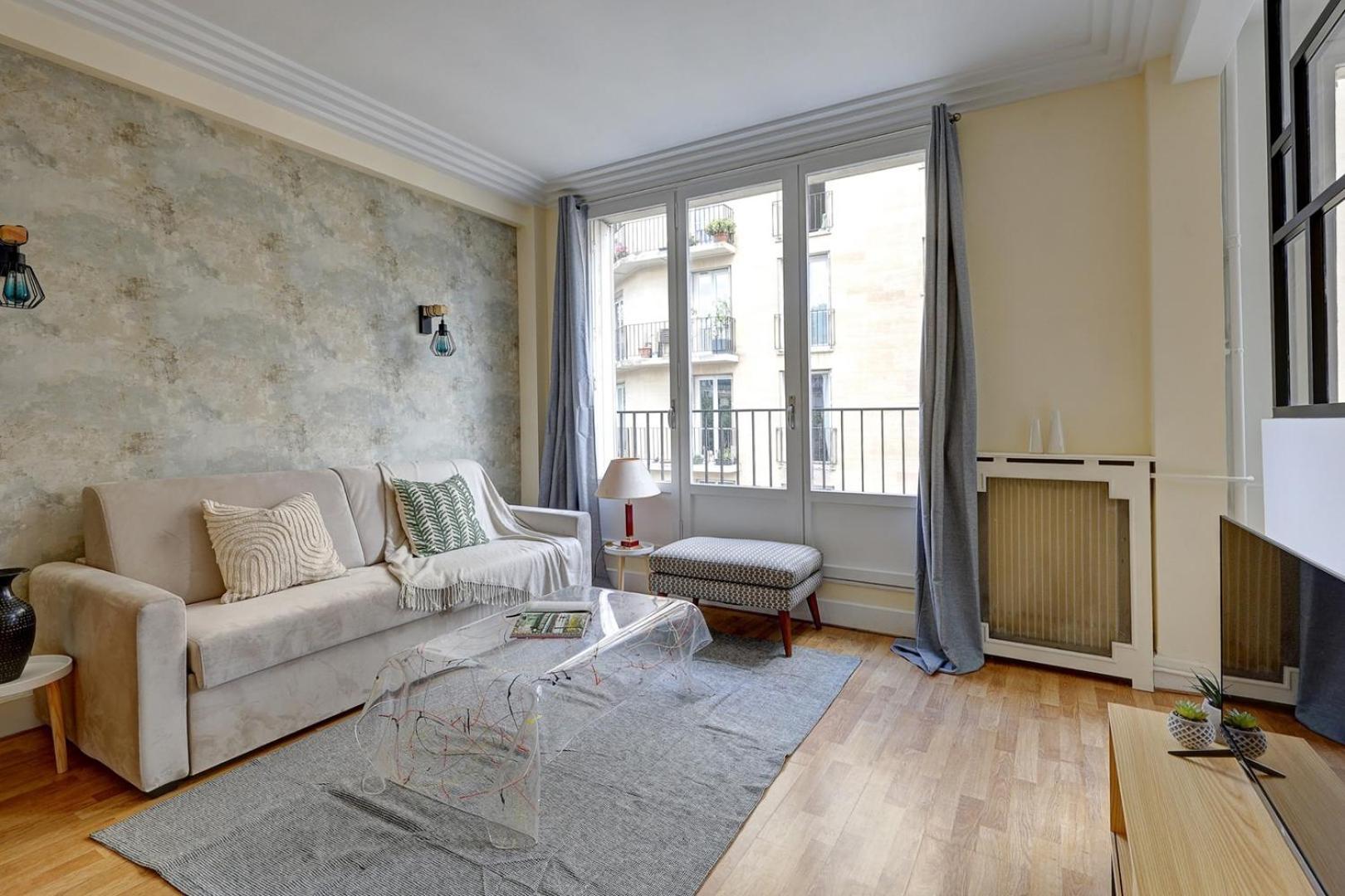 Apartment Bnbnook - Charming 1br With Eiffel Tower View *