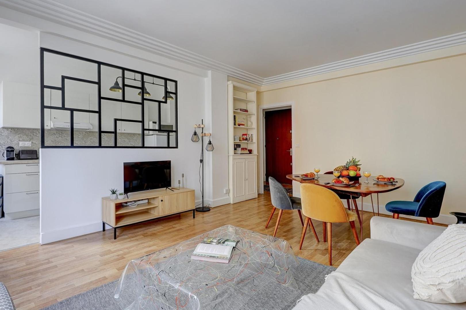 Bnbnook - Charming 1br With Eiffel Tower View * Paris