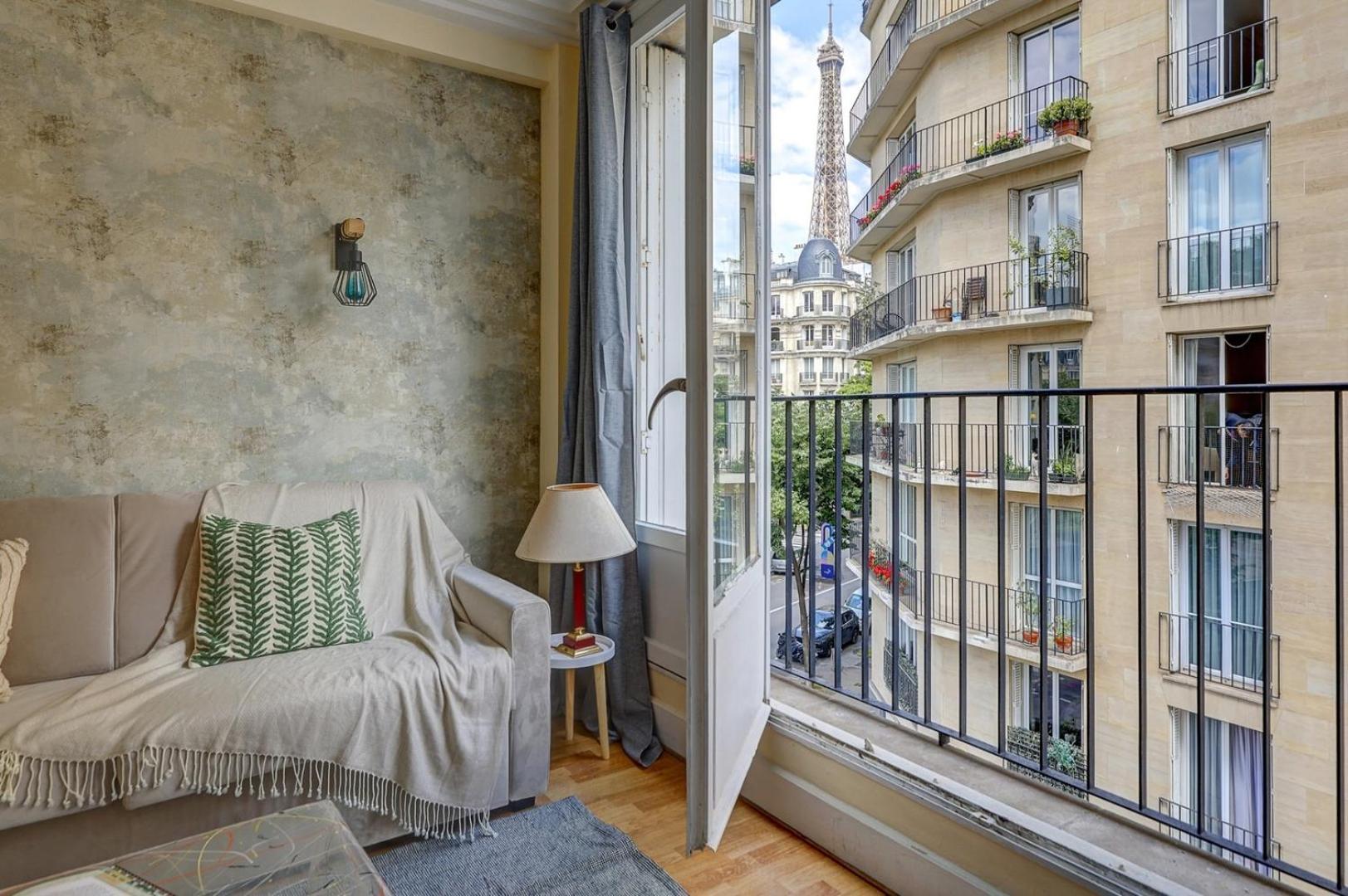 Apartment Bnbnook - Charming 1br With Eiffel Tower View *