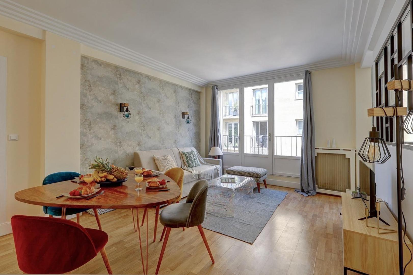 Apartment Bnbnook - Charming 1br With Eiffel Tower View